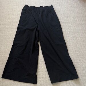 Lululemon wide leg cropped pants